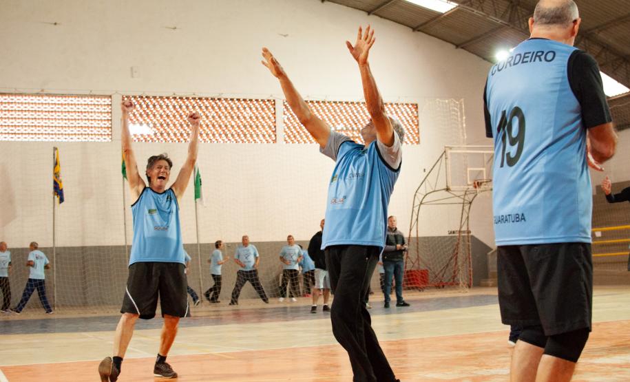 Jogos de Integração dos Idosos: Vôlei Câmbio Jogos de Integração dos Idosos: Vôlei Câmbio