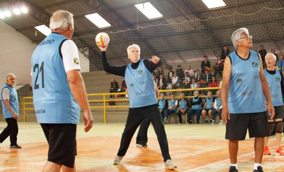 Jogos de Integração dos Idosos: Vôlei Câmbio Jogos de Integração dos Idosos: Vôlei Câmbio