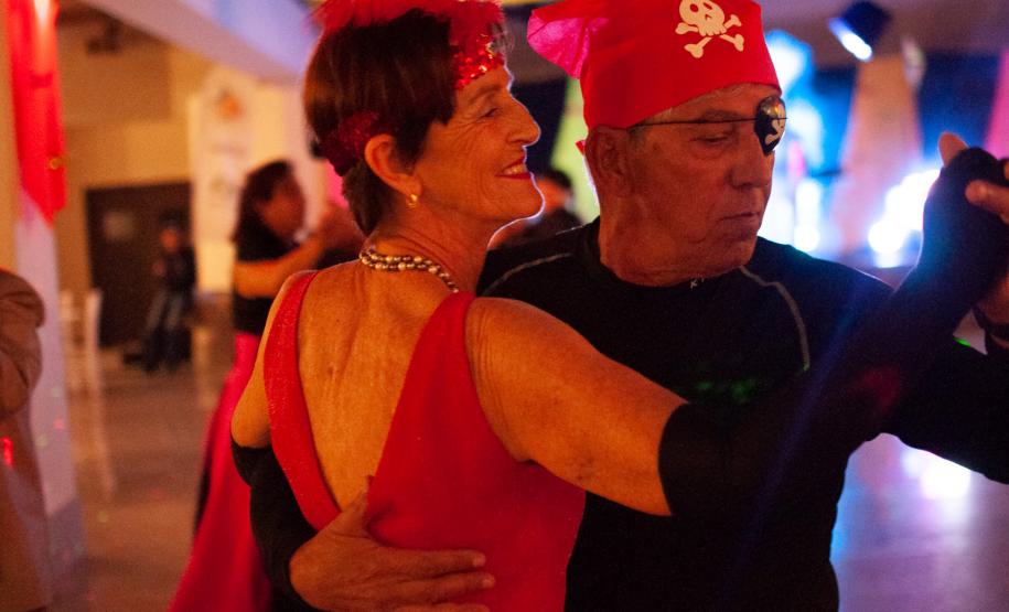 Baile à fantasia dos Jogos da Integração do Idoso