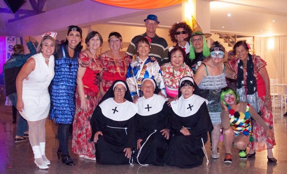 Baile à fantasia dos Jogos da Integração do Idoso