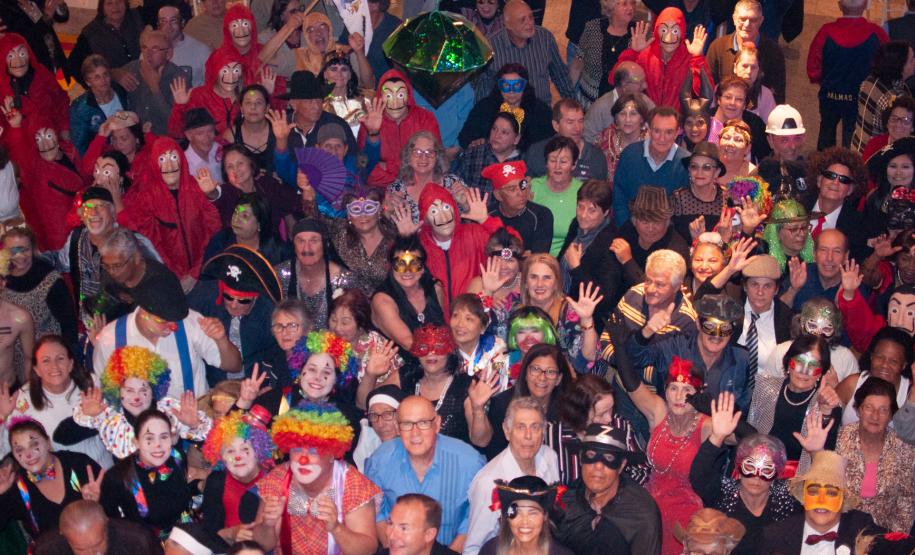 Baile à fantasia dos Jogos da Integração do Idoso