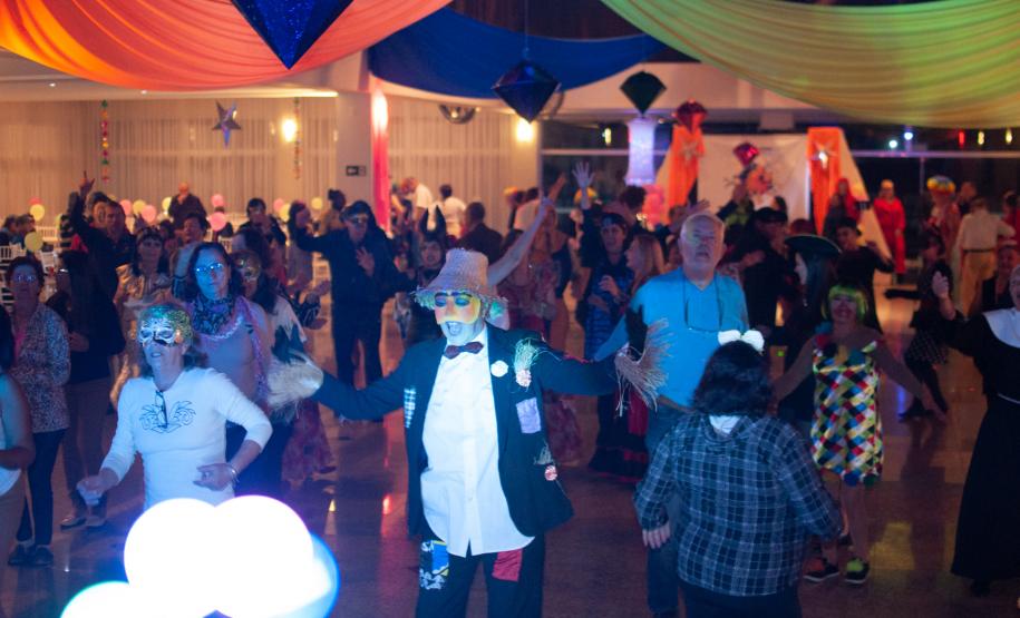 Baile à fantasia dos Jogos da Integração do Idoso