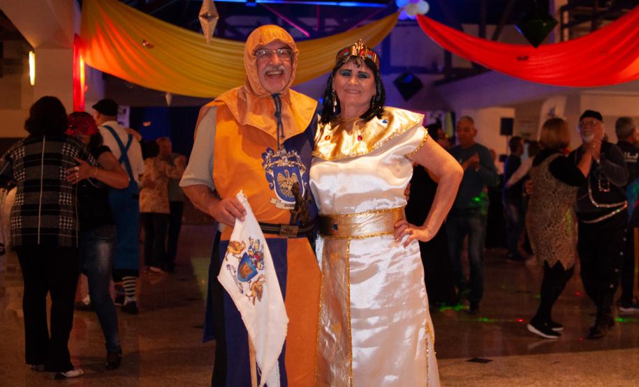 Baile à fantasia dos Jogos da Integração do Idoso