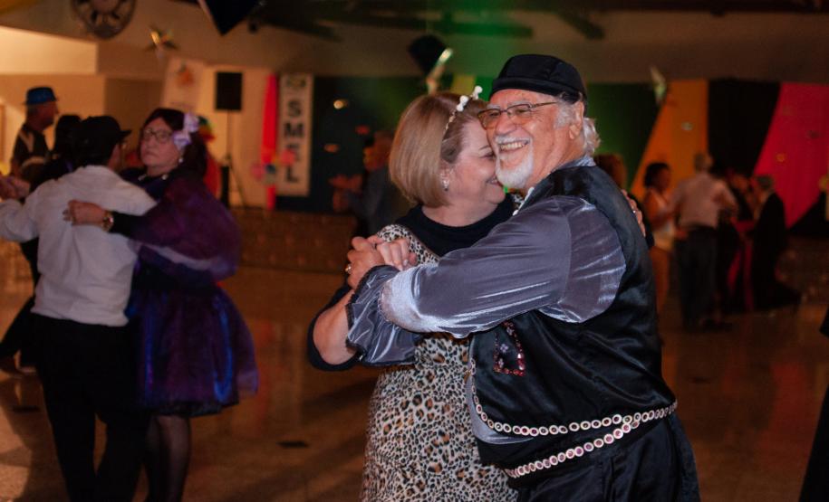 Baile à fantasia dos Jogos da Integração do Idoso