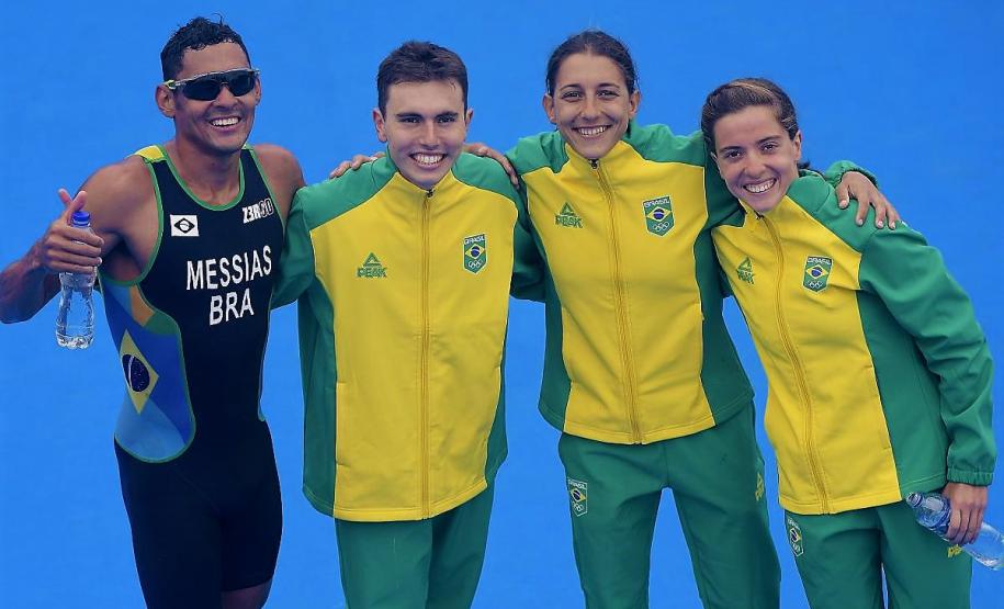 Kauê Willy, medalha de ouro na equipe mista do triatlo.