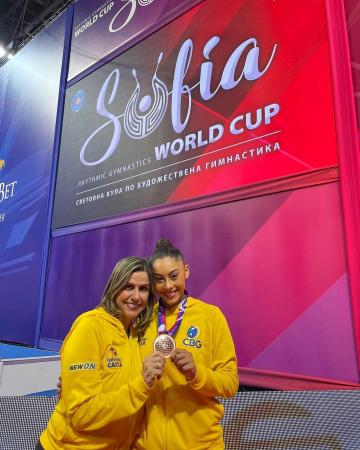 レディー・ガガのサウンドに合わせて、バーバラ・ドミンゴスが前例のない銅メダルをブラジルにもたらします